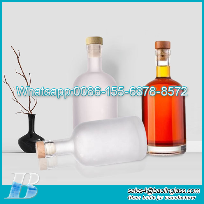 China Factory customized 1000ml 750ml 500ml liquor glass bottle for vodka gin whiskey