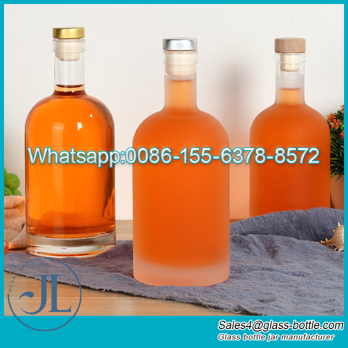 Personalice la botella de vidrio de licor esmerilado de 750 ml para vodka whisky al por mayor