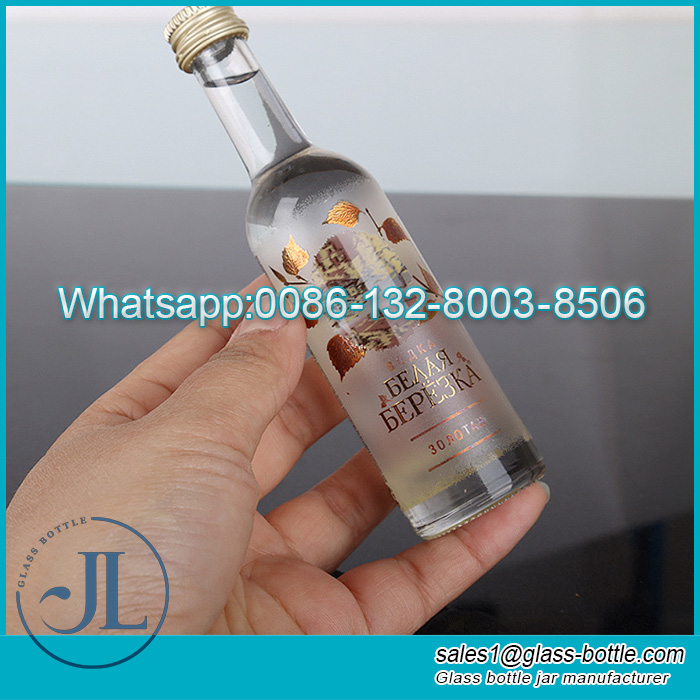 Botella de cristal vacía de la mini vodka rusa de la muestra de 50ml 100ml