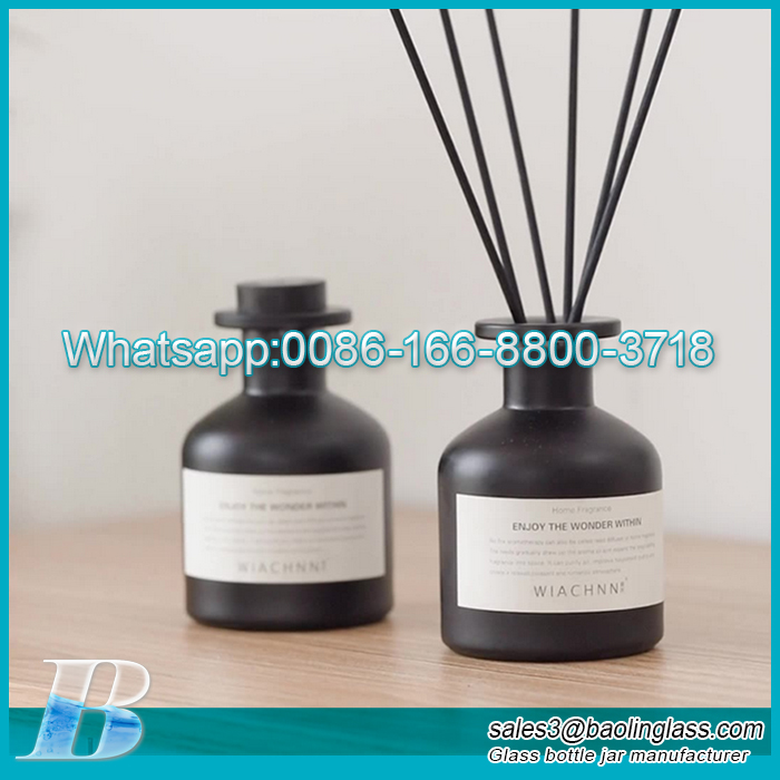 Botella difusora de aroma de color negro mate para decoración del hogar con tapa de polímero