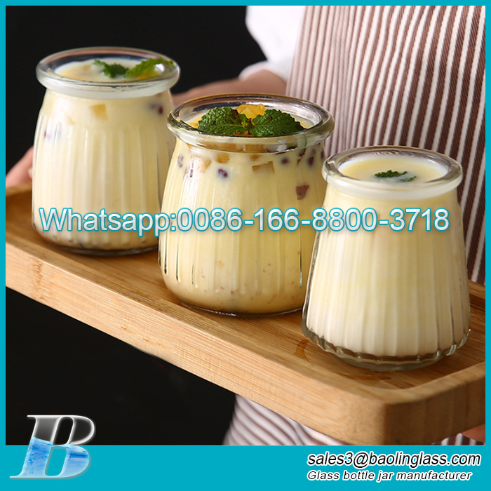 Tarro de cristal de yogur de pudín de rayas de pastel de estilo nórdico con tapón