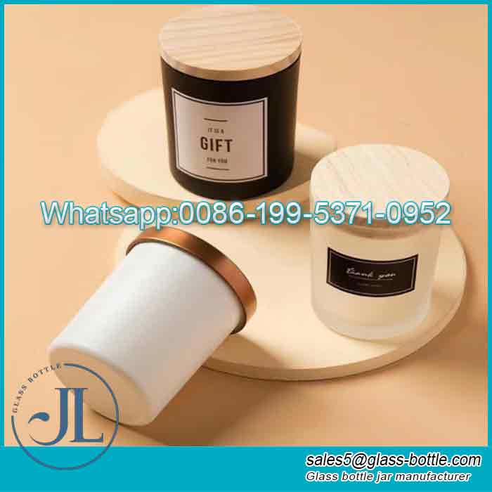 Custom luxury candle jars with wooden or bamboo lids wholesale