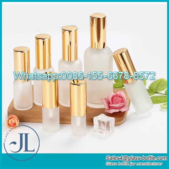 Cosmetic Spray Pressed Pump Fragrance Bottle with Long Golden Cap