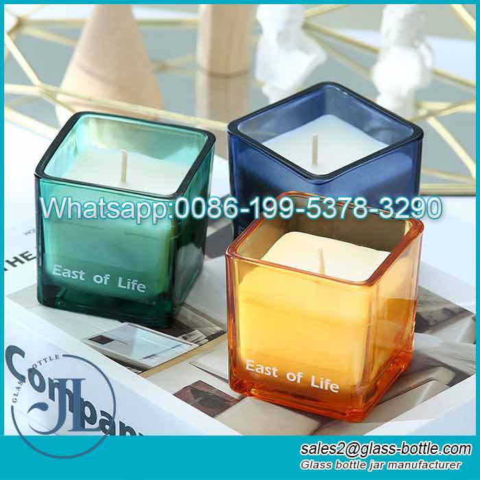Personnalisez le pot de bougie carré en verre coloré de luxe 8x8cm