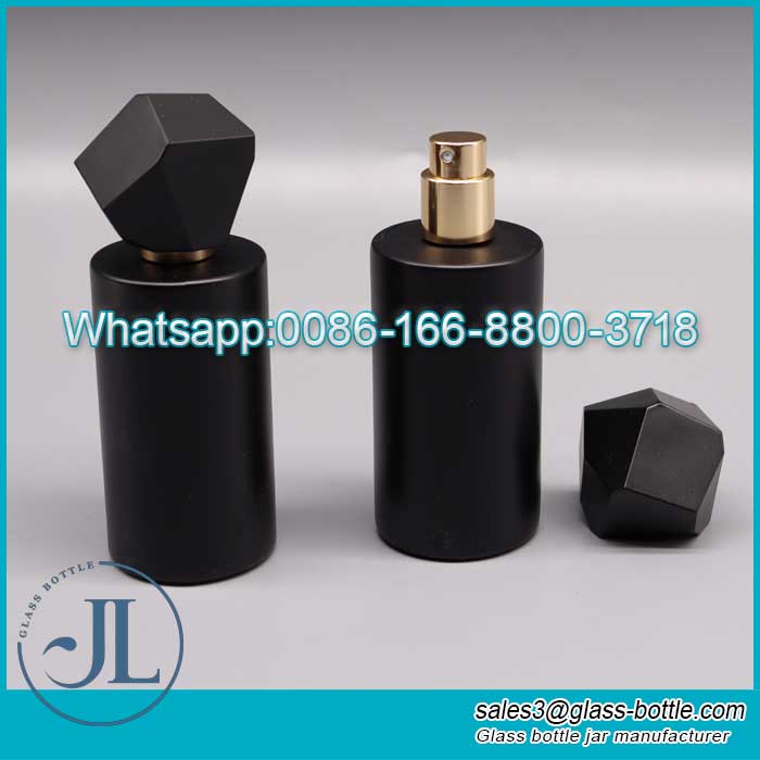 50ml Walang laman na Refillable Makapal na Glass Spray Perfume Bottle na may Black Polyhedral Cover