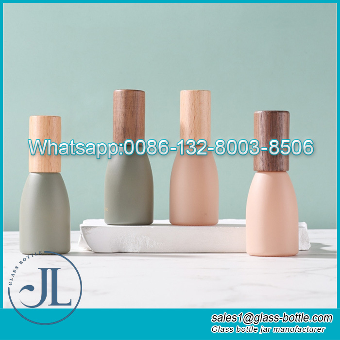 Rollo de color Morandi en botella de vidrio de aceite esencial con tapa de madera 10ml 12ml